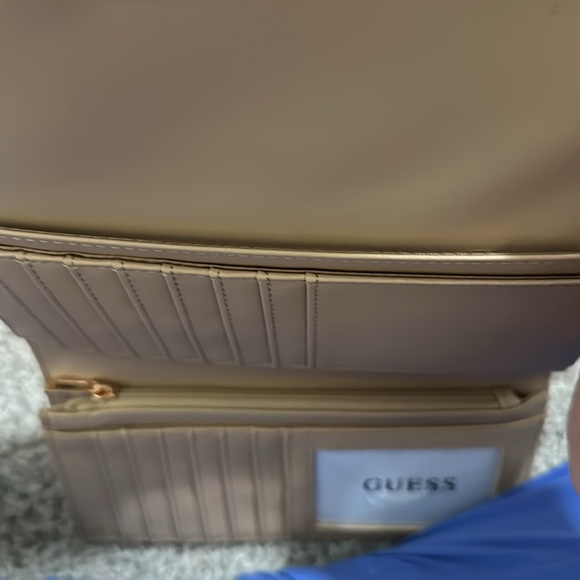 Guess Wallet - Picture 4 of 5